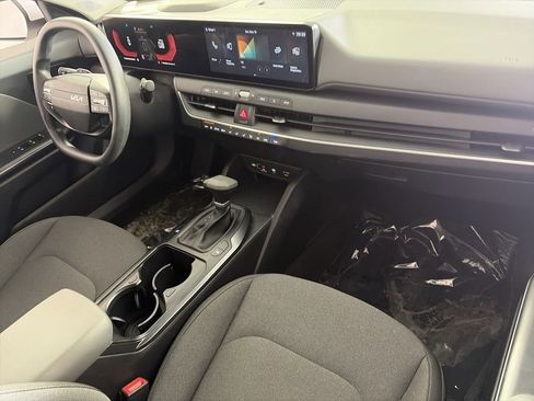 Used 2025 Kia K4 FWD image 26
