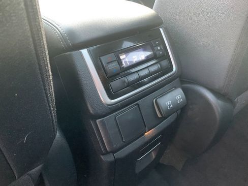 Used 2022 Subaru Ascent Onyx Edition image 23