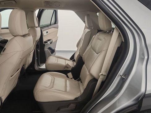 Used 2023 Ford Explorer Platinum w/ Technology Package image 33