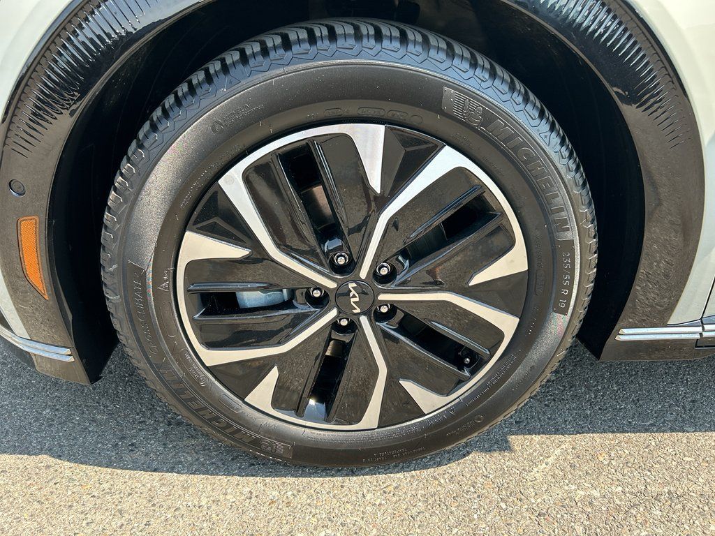 Certified 2024 Kia EV6 Wind w/ Wind Technology Package AWD/4WD image 9