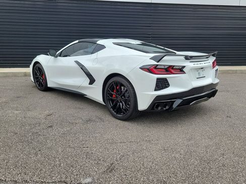 Used 2024 Chevrolet Corvette Stingray Preferred Cpe w/ Z51 Performance Package RWD image 3