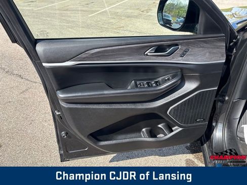 Used 2021 Jeep Grand Cherokee L Limited AWD/4WD image 10