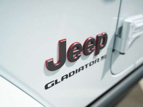 New 2025 Jeep Gladiator Rubicon image 36