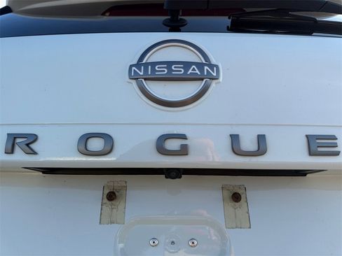 Certified 2024 Nissan Rogue S image 17