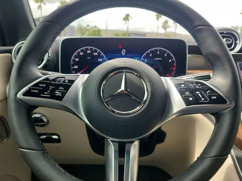 Used 2023 Mercedes-Benz GLC 300 4MATIC image 29