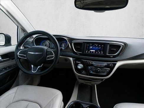Used 2021 Chrysler Voyager Lxi FWD image 24