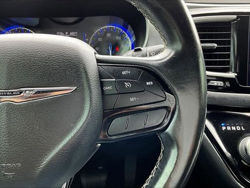 Used 2020 Chrysler Pacifica Touring w/ S Appearance Package FWD image 19
