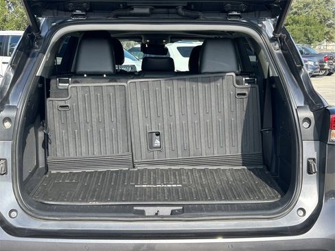 Used 2022 Toyota Highlander Limited image 15