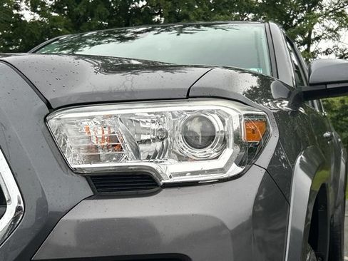 Used 2019 Toyota Tacoma SR5 AWD/4WD image 9