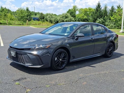Used 2026 Toyota Camry SE FWD image 3