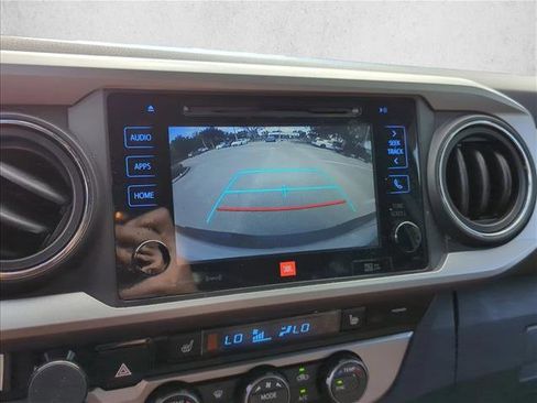 Used 2017 Toyota Tacoma Limited image 15