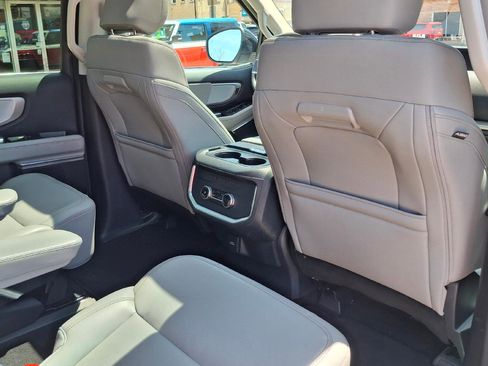 Used 2025 Ford Expedition Active AWD/4WD image 14