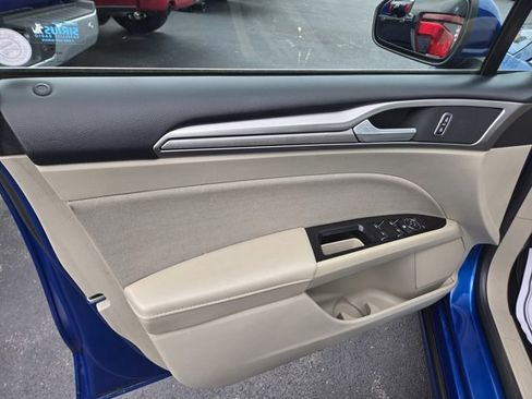Used 2017 Ford Fusion SE FWD image 33