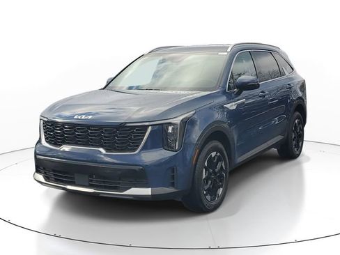 Certified 2025 Kia Sorento S AWD/4WD image 2