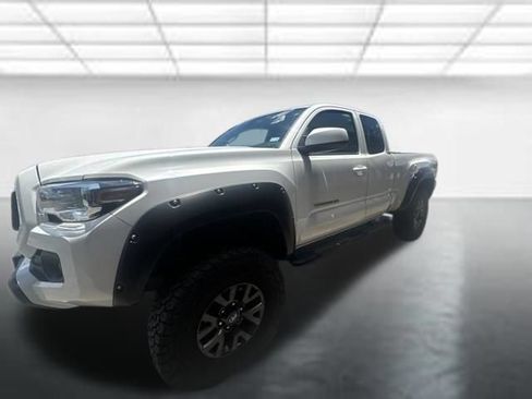 Used 2021 Toyota Tacoma SR5 w/ SR5 Appearance Package (SM) RWD image 2