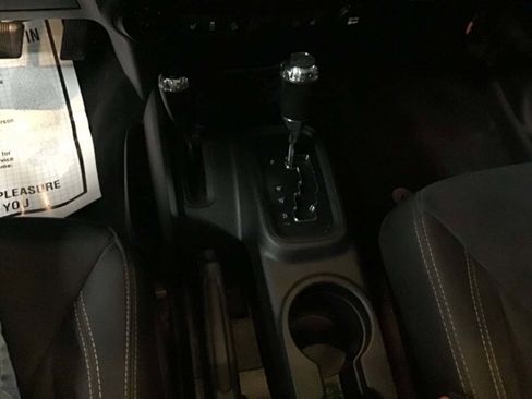 Used 2017 Jeep Wrangler Unlimited Sahara w/ Connectivity Group image 10