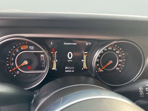 Used 2020 Jeep Wrangler Unlimited Sahara image 26