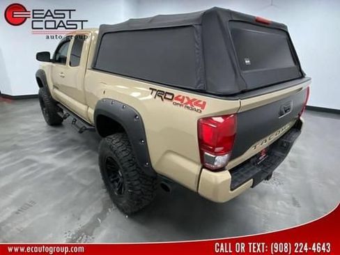 Used 2017 Toyota Tacoma TRD Off-Road w/ Tow Package AWD/4WD image 4