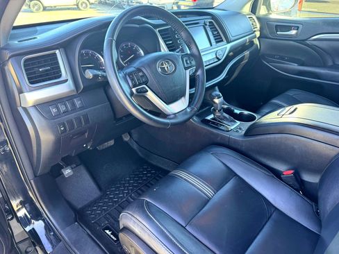 Used 2017 Toyota Highlander SE image 11