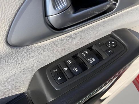 Used 2018 Chrysler Pacifica Limited w/ Advanced Safetytec Group FWD image 21