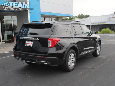 Used 2024 Ford Explorer XLT w/ Equipment Group 202A AWD/4WD image 4