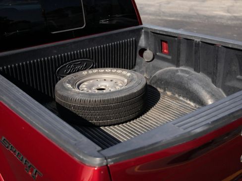 Used 2018 Ford F150 XLT w/ Equipment Group 302A Luxury AWD/4WD image 10