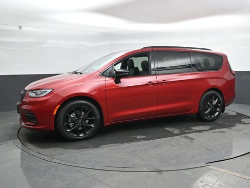 New 2026 Chrysler Pacifica Select w/ S Appearance Package FWD image 6