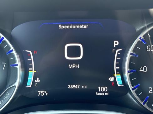 Used 2025 Chrysler Voyager LX FWD image 16