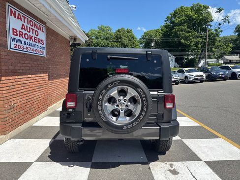 Used 2016 Jeep Wrangler Unlimited Sahara w/ Dual Top Group AWD/4WD image 10