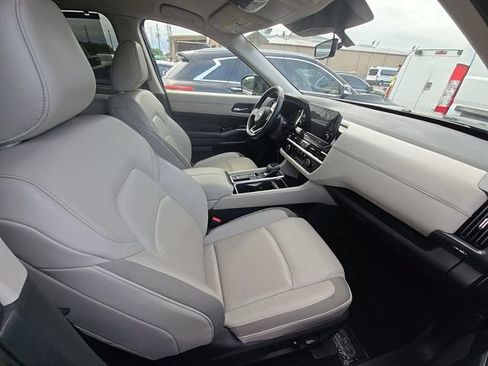 Certified 2025 Nissan Pathfinder SL w/ Cargo Package FWD image 5