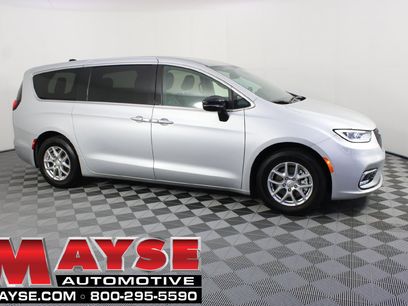 Used 2026 Chrysler Pacifica Select