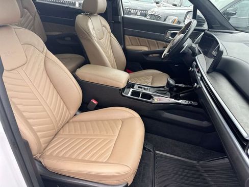 Certified 2025 Kia Sorento SX Prestige w/ Olive Brown Leather Package AWD/4WD image 29