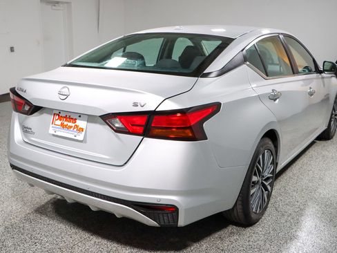 Used 2024 Nissan Altima 2.5 SV image 7