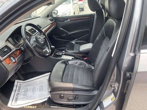 Used 2012 Volkswagen Passat 3.6 SEL Premium FWD image 10