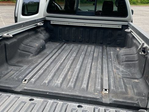 Used 2011 Nissan Frontier SV w/ SV Premium Utility Pkg RWD image 36