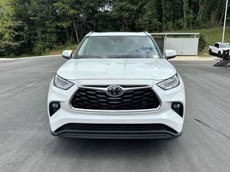 Used 2023 Toyota Highlander Limited FWD video 2