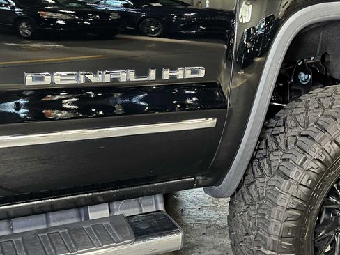 Used 2017 GMC Sierra 2500 Denali w/ Duramax Plus Package AWD/4WD image 10