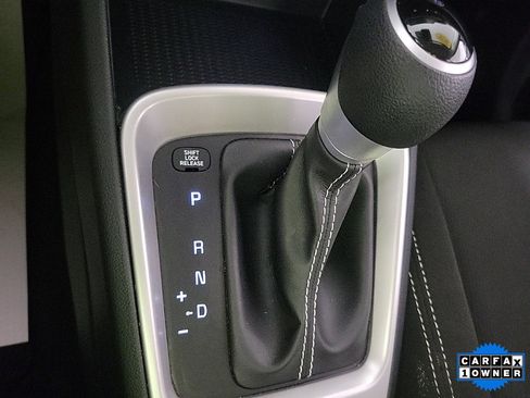 Used 2020 Hyundai Venue SEL image 23