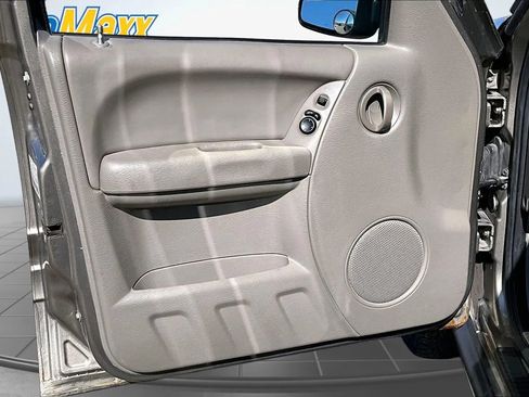 Used 2005 Jeep Liberty Renegade AWD/4WD image 17