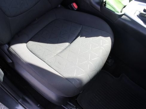 Used 2021 Toyota RAV4 XLE AWD/4WD image 12