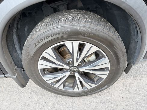Used 2022 Nissan Rogue SV FWD image 9
