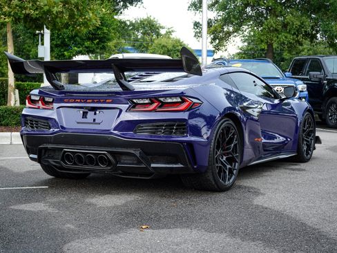 Used 2025 Chevrolet Corvette ZR1 w/ ZR1 Carbon Fiber Aero Package RWD image 11