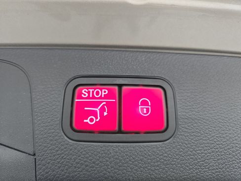 Certified 2021 Mercedes-Benz GLC 300 4MATIC image 13