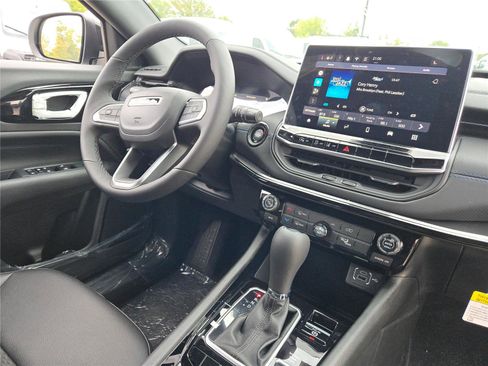 New 2026 Jeep Compass Latitude image 8