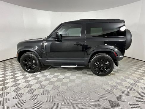 Used 2023 Land Rover Defender 90 SE image 2