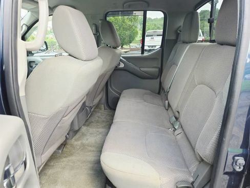 Used 2015 Nissan Frontier SV w/ SV Value Truck Package RWD image 11