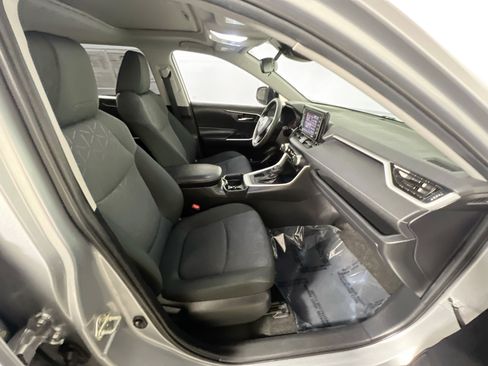 Used 2020 Toyota RAV4 XLE w/ Convenience Package FWD image 31