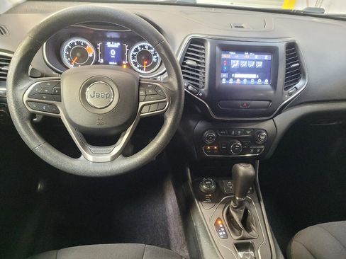 Used 2019 Jeep Cherokee Latitude w/ Popular Appearance Group AWD/4WD image 22