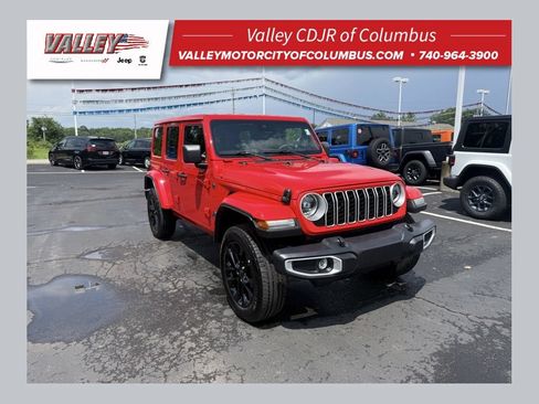 Used 2025 Jeep Wrangler Unlimited Sahara w/ Safety Group AWD/4WD image 1