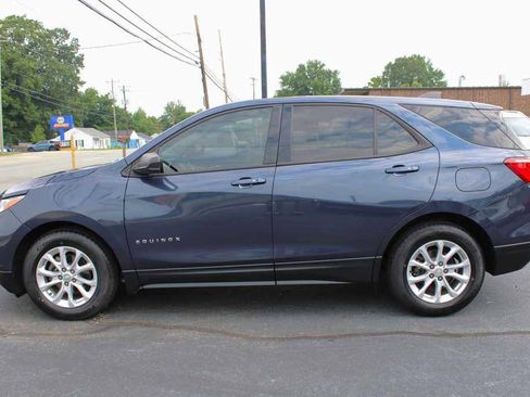 Used 2019 Chevrolet Equinox LS w/ LS Convenience Package FWD image 2